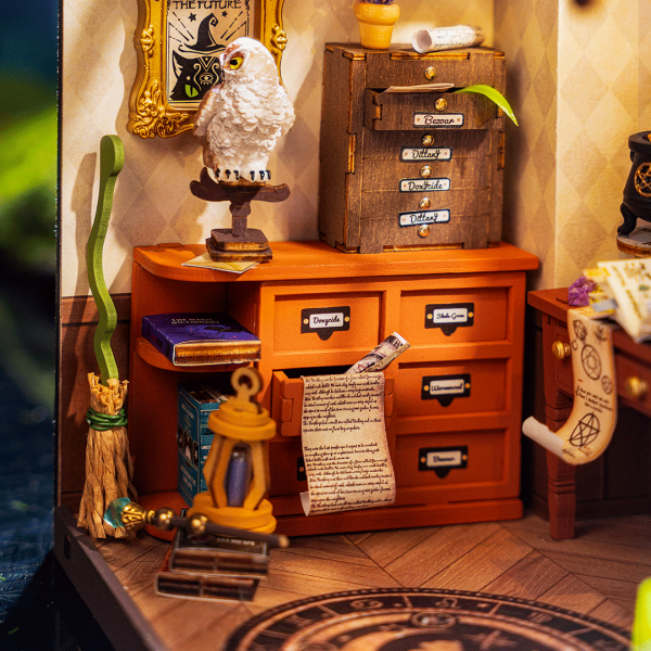 Rolife The Magic Study – DIY Μινιατούρα Μαγικό Εργαστήριο με LED - Image 4