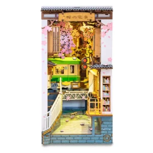 Rolife Sakura Densya – DIY Book Nook με Ιαπωνικό Τραμ & Ανθισμένες Κερασιές