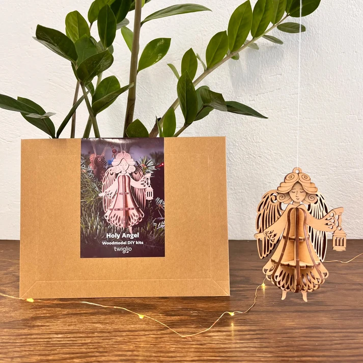 Twiglio Holy Angel A-301 ξύλινο 3D puzzle άγγελος με φαναράκι από φυσικό ξύλο σημύδας